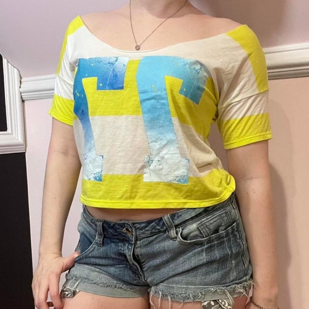 y2k american eagle blue & yellow striped off‎ shoulder number graphic top small